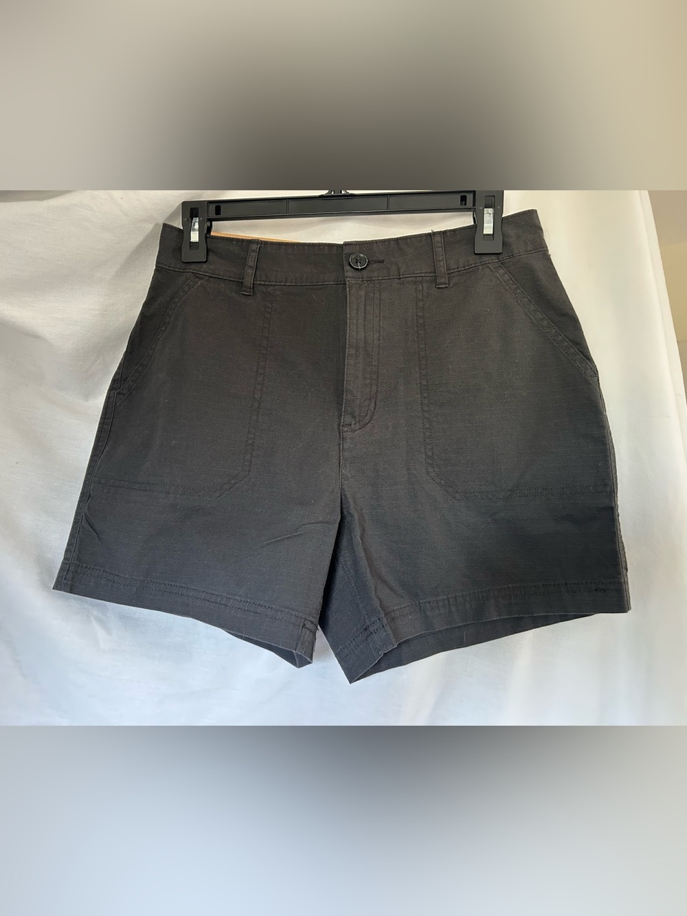 NWT-Eddie Bauer Women’s Black Flat-Front Ripstop 5” Shorts. Size 6